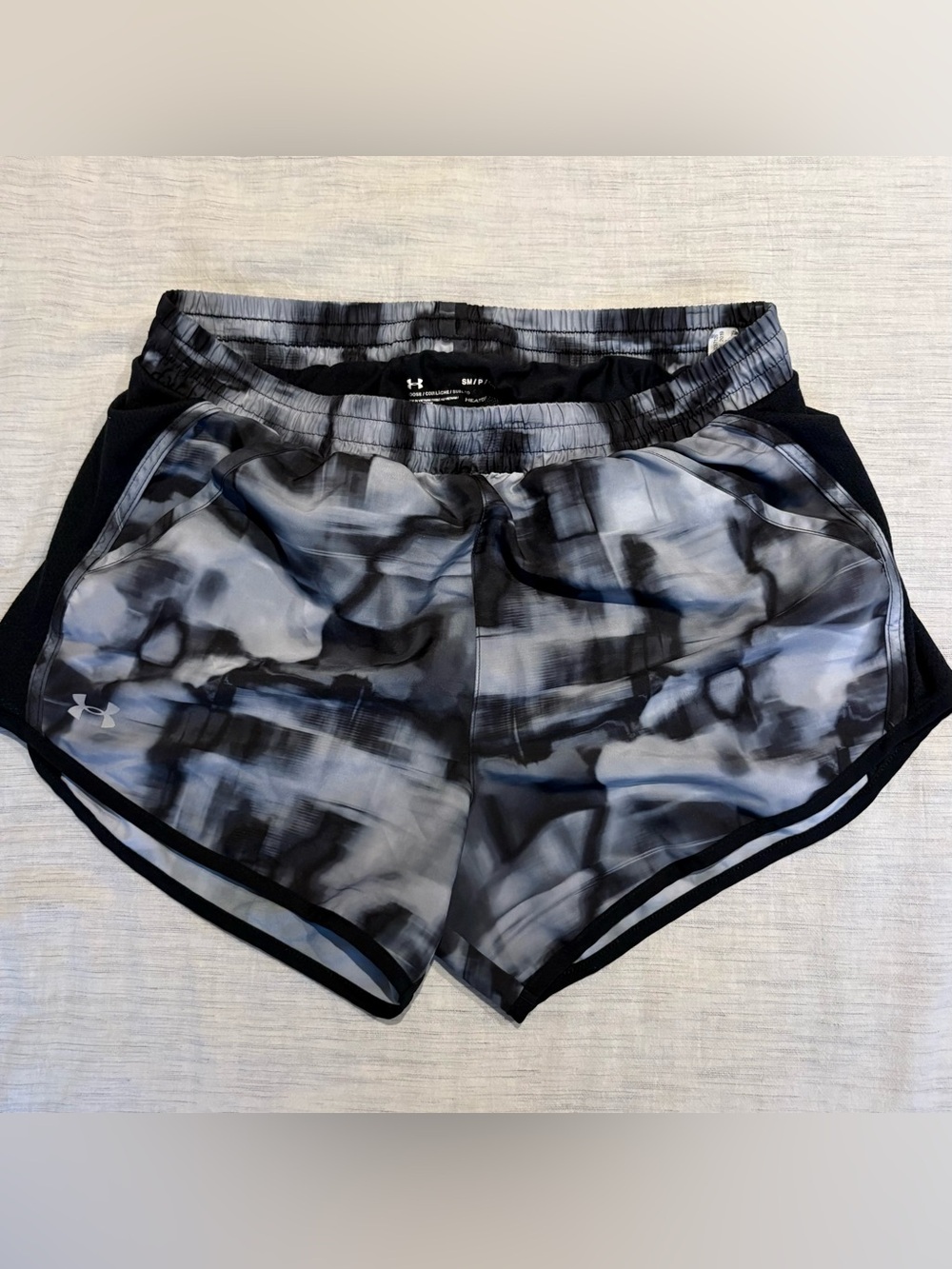 Under Armour Women's Gray & Black Printed Athletic Shorts